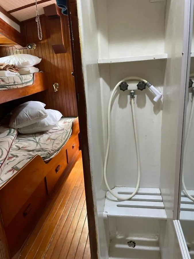 Hotel en barco St Thomas Stay On Sailboat Ragamuffin Incl Meals Water Toys Water Island
