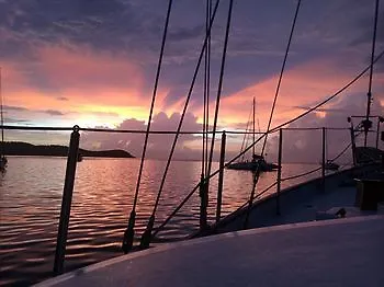 St Thomas Stay On Sailboat Ragamuffin Incl Meals Water Toys Water Island 2*,  Islas Vírgenes (EEUU)