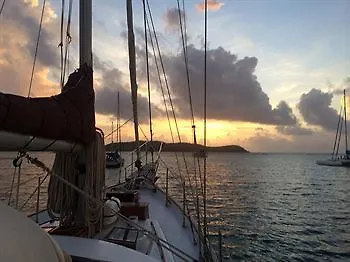 St Thomas Stay On Sailboat Ragamuffin Incl Meals Water Toys Water Island Hotel en barco